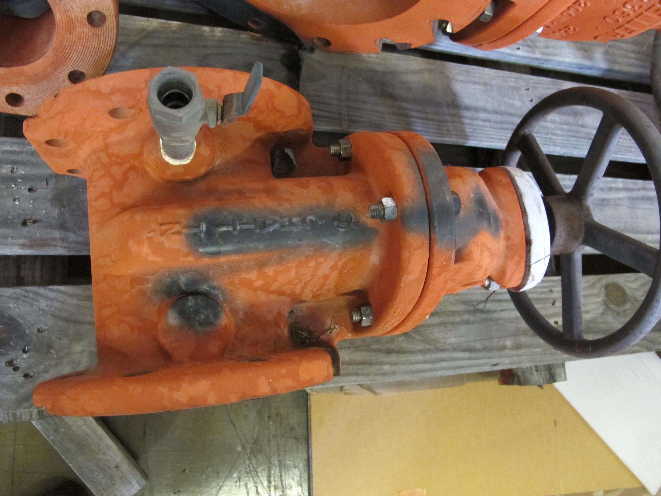 LOT TO INCLUDE MUELLER AND KENNEDY: FIRE MAIN GATE VALVES, (1) 10", (2) 8", (1) 6", (1) 4". LOADING & HANDLING FEE $15-4573